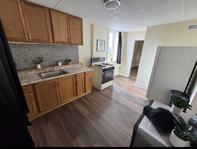 More Photos Of 1639 N Salina St, Syracuse Storefront Retail Residential For Sale