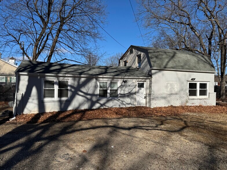 More Photos Of 35 Neslo Dr, Nesconset Flex For Lease