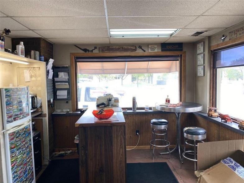 More Photos Of 743 Broadway St E, Monticello Auto Repair For Sale