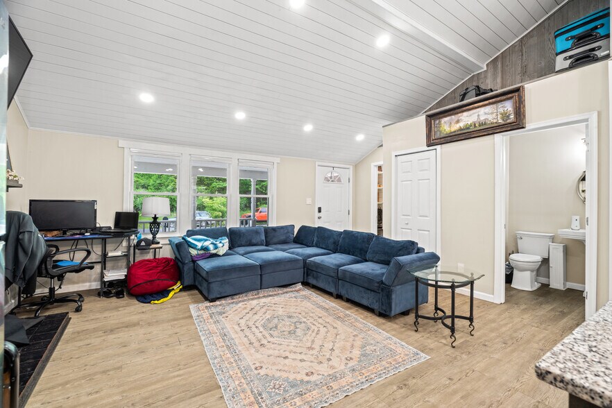 More Photos Of 217 W 28th St, Buena Vista Apartments For Sale