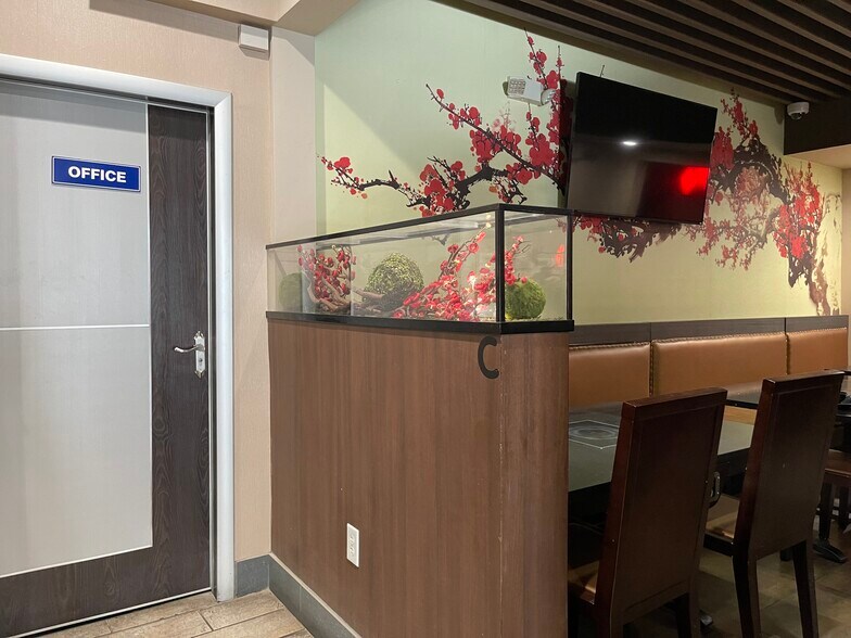 More Photos Of 1375 E Tropicana Ave, Las Vegas Restaurant For Lease