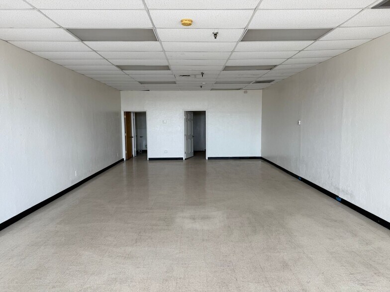 More Photos Of 1340-1360 N San Antonio Ave, Douglas Storefront For Lease