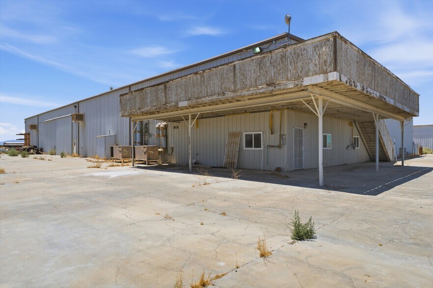 More Photos Of 1400 Orange St, Rosamond Warehouse For Lease