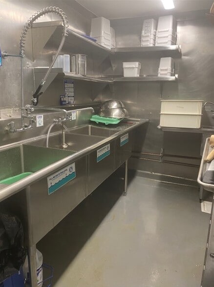 More Photos Of 734-736 Lincoln Blvd, Venice Restaurant For Lease