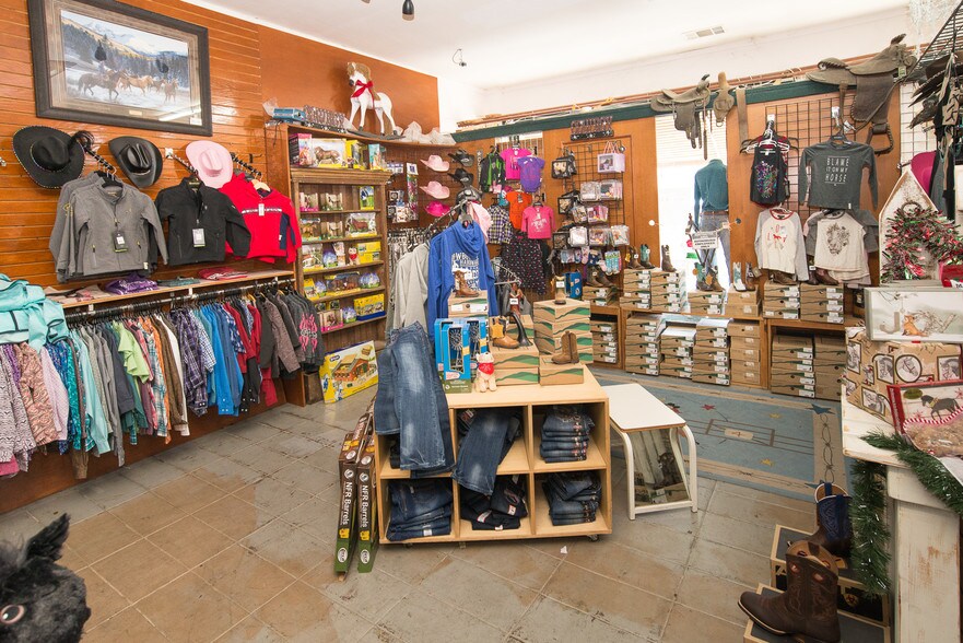 More Photos Of 917 Main St, Woodland Freestanding For Sale