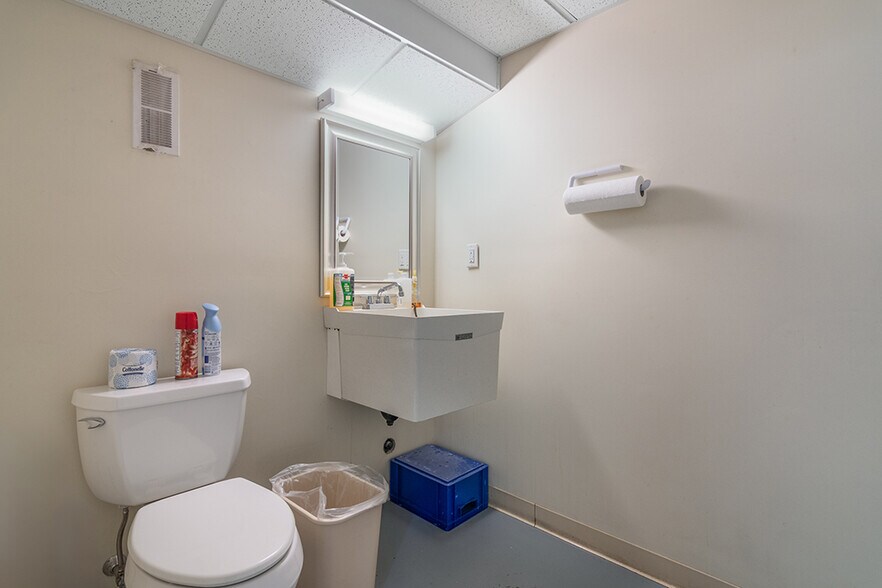 More Photos Of 376 Dry Bridge Rd, North Kingstown Warehouse For Sale