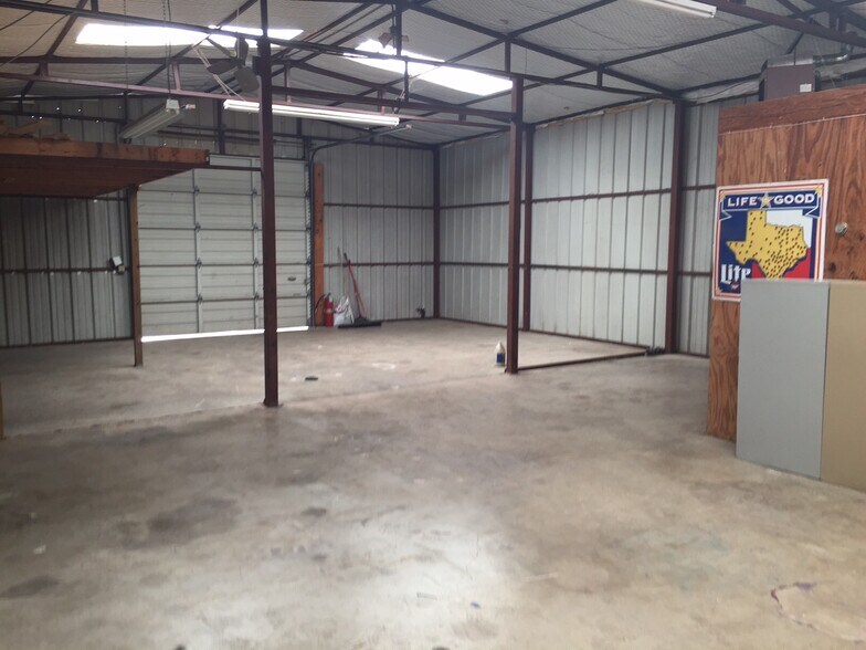 More Photos Of 7621 Harwell St, Fort Worth Light Distribution For Sale