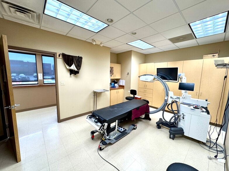 More Photos Of 3 Professional Dr, Alton Office For Lease