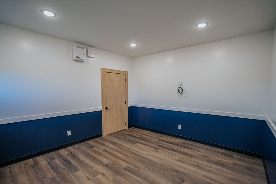 More Photos Of 2603 S Kaufman St, Ennis Industrial For Sale