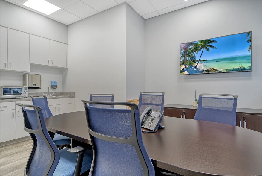 More Photos Of 3844 Bee Ridge Rd, Sarasota Office For Sale