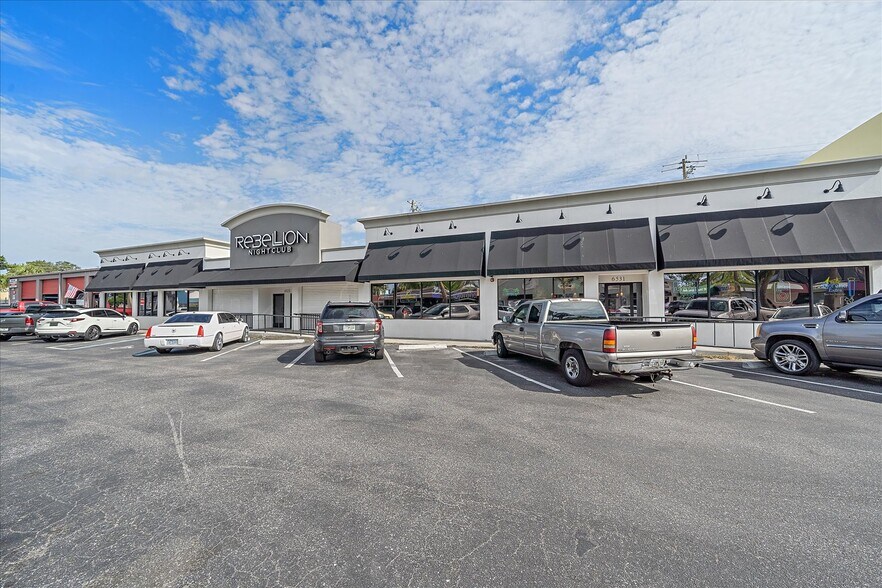 More Photos Of 6523 Gateway Ave, Sarasota Bar For Lease