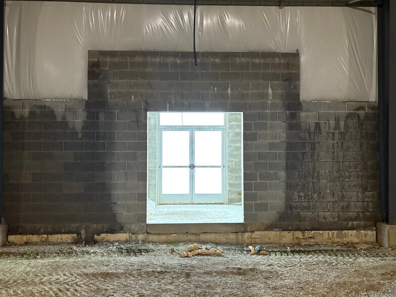 More Photos Of 751 Mountain View Dr, Smithfield Distribution For Lease