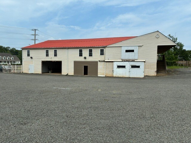 More Photos Of 115 W Shirley Ave, Warrenton Freestanding For Sale