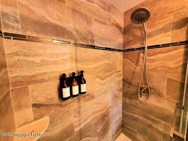 More Photos Of 2735 PA-390, Canadensis Hospitality For Sale