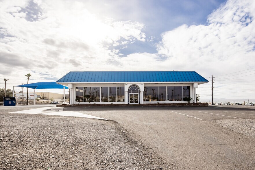 More Photos Of 951 Lake Havasu Ave N, Lake Havasu City Showroom For Sale