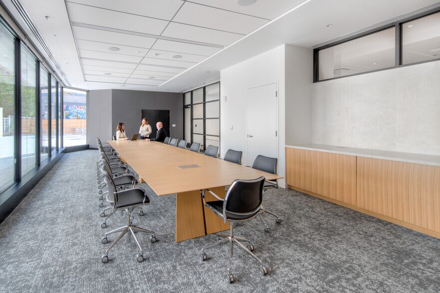 More Photos Of 2611 S Clark St, Arlington Coworking Space