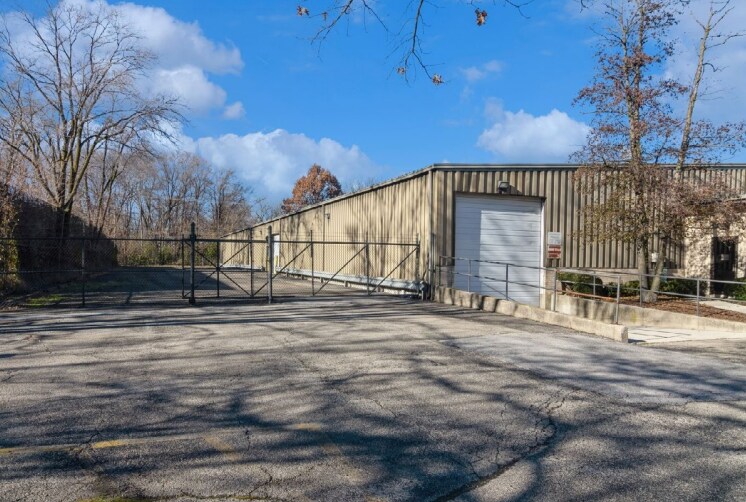 More Photos Of 1700 Landmark Rd, Aurora Warehouse For Lease