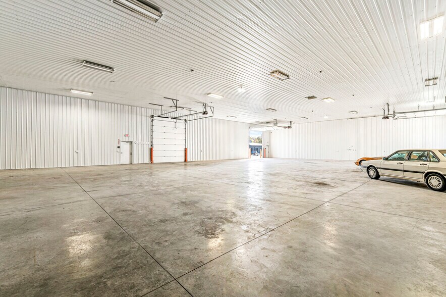 More Photos Of 2601 E 56th St, Indianapolis Light Distribution For Sale