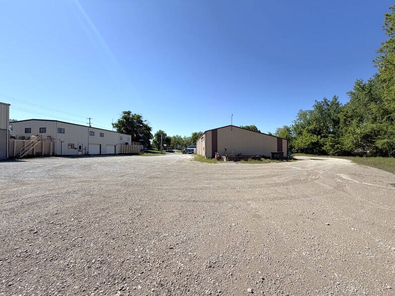 More Photos Of 305 N Mason St, Carrollton Office For Sale