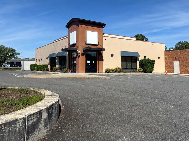 More Photos Of 2818 Linkhorne Dr, Lynchburg Medical For Lease