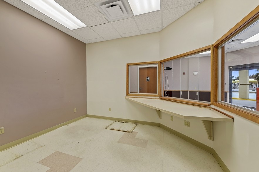 More Photos Of 4405 E Aloha Dr, Diamondhead Storefront Retail Office For Lease