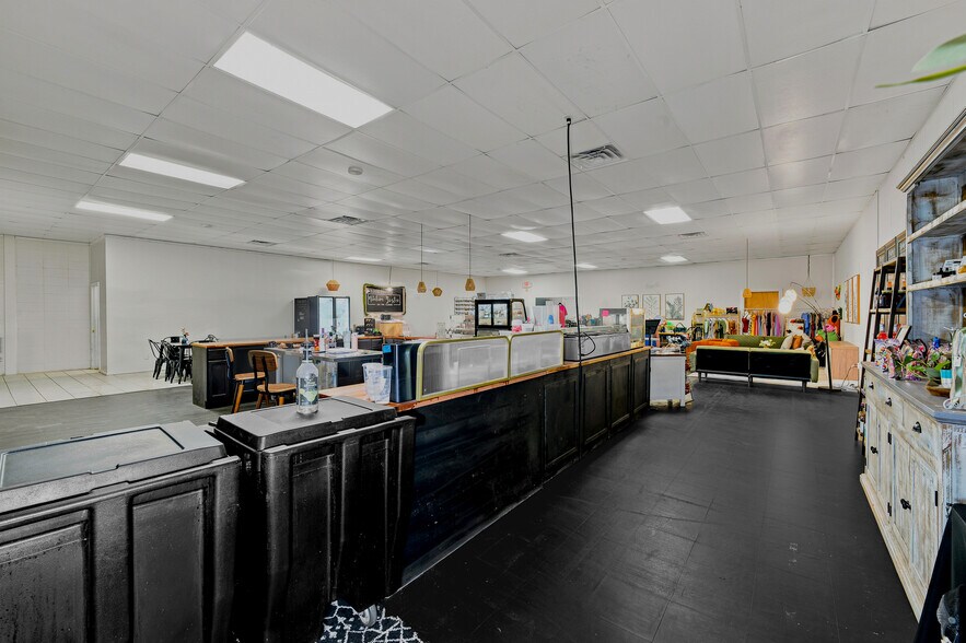 More Photos Of 20 Town Sq, Greenwood Health Club For Sale