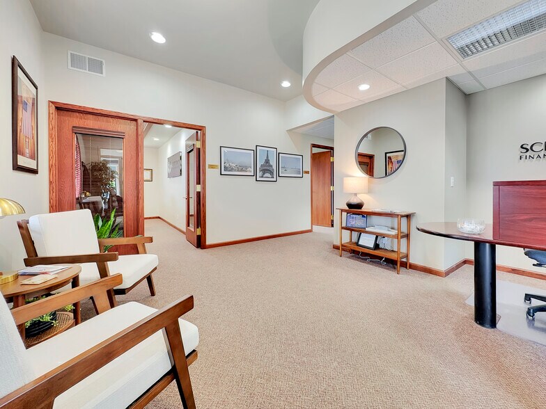 More Photos Of 808 4th St NE, Hampton Office For Sale