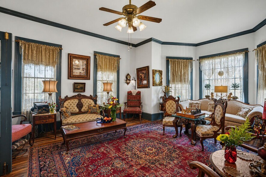 More Photos Of 209 Osborne St, Saint Marys Flex For Sale