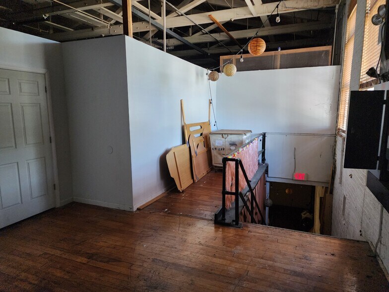 More Photos Of 75 Stark St, Hudson Manufacturing For Sale