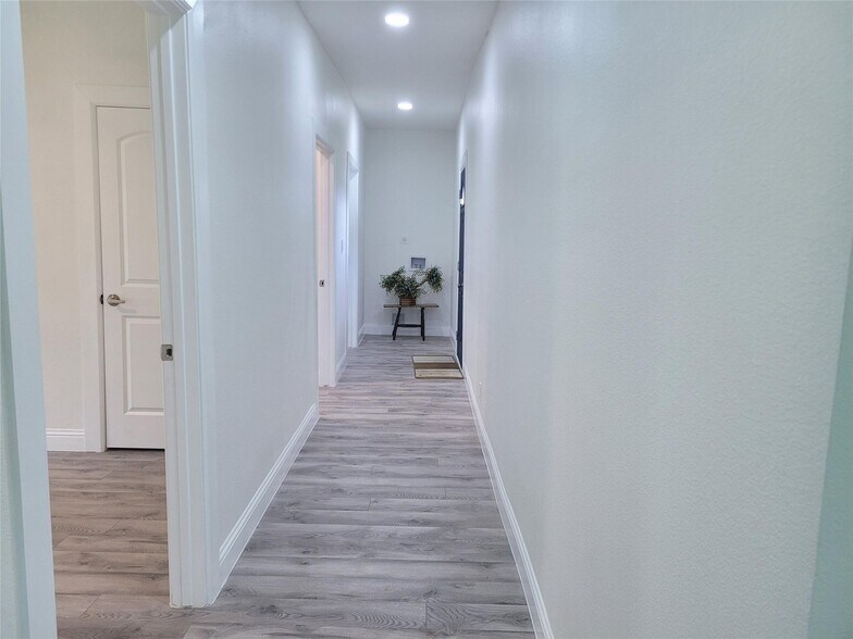 More Photos Of 802 E Broad St, Forney Office For Sale