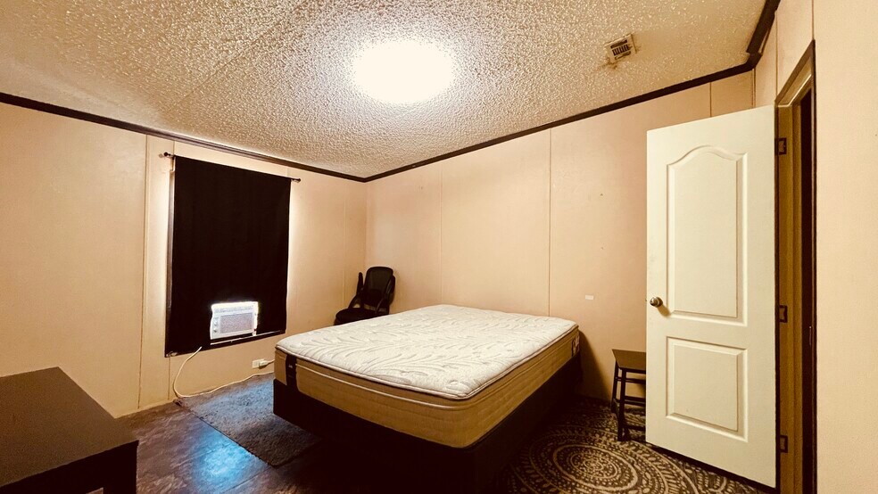 More Photos Of 5550, Odessa Warehouse For Sale