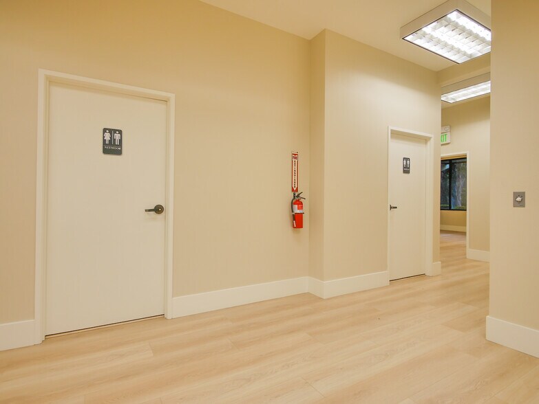 More Photos Of 450 S Lone Hill Ave, San Dimas Warehouse For Lease