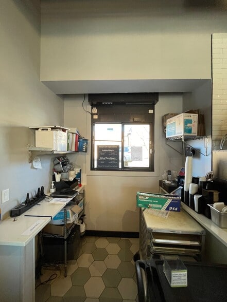 More Photos Of 7555 N California Ave, Chicago Fast Food For Sale