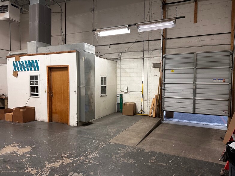 More Photos Of 175 E Broadway Ave, Westerville Warehouse For Lease