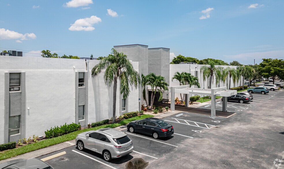 More Photos Of 8333 W McNab Rd, Tamarac Medical For Lease