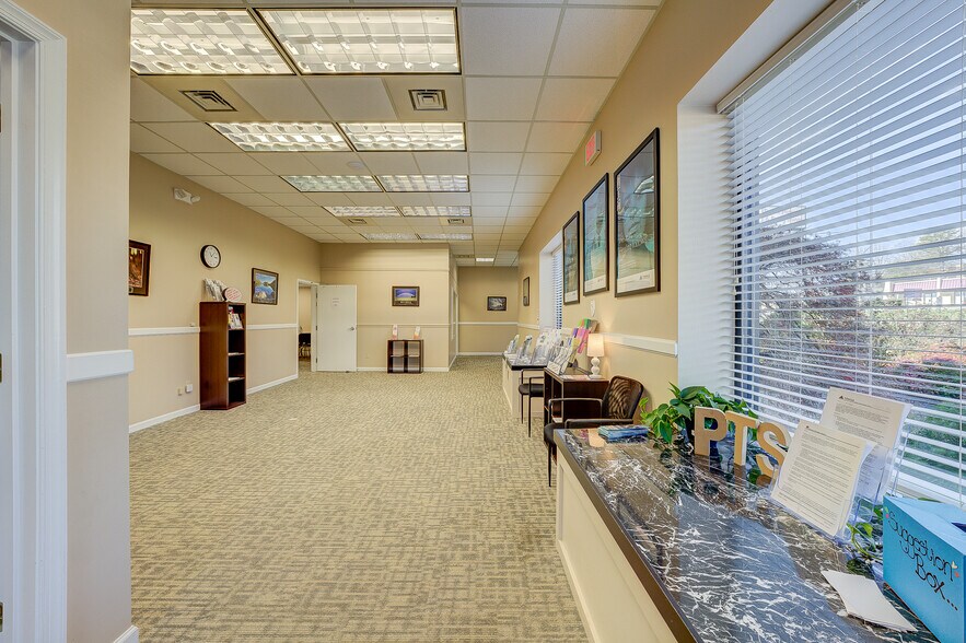 More Photos Of 5335 Peters Creek Rd, Roanoke Office For Sale
