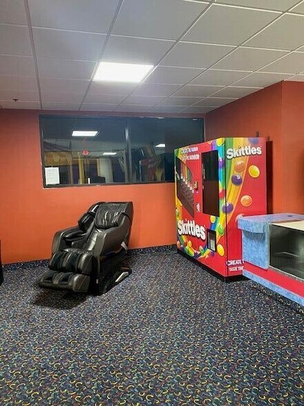 More Photos Of 268 Odlin Rd, Bangor Freestanding For Sale