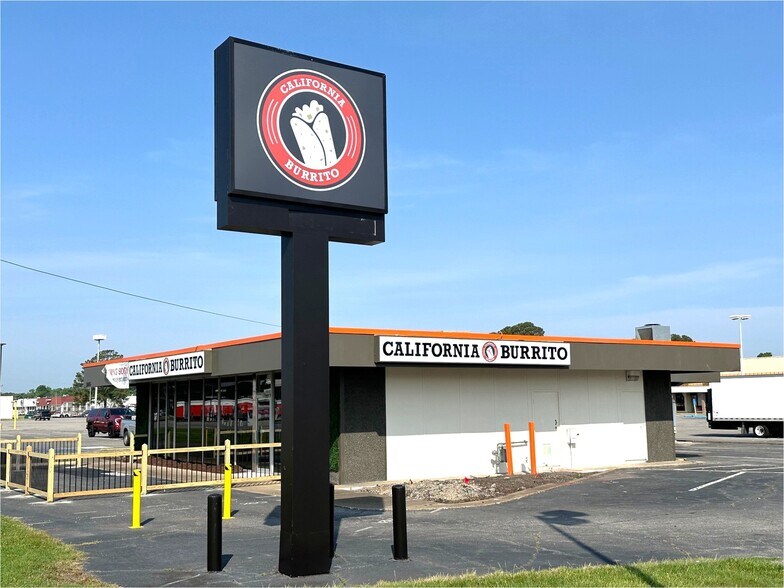 More Photos Of 2858-2884 Airline Blvd, Portsmouth Storefront For Sale