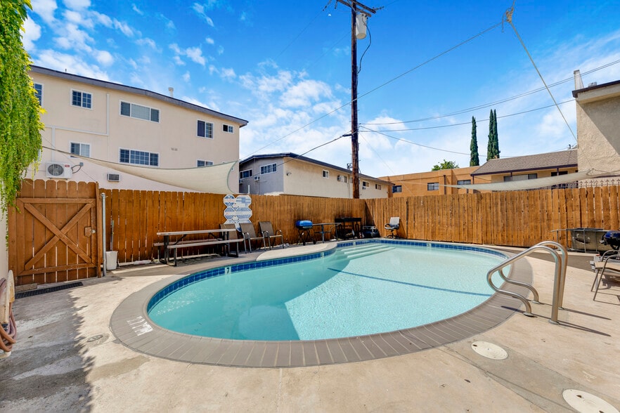 More Photos Of 1814 Grismer Ave, Burbank Apartments For Sale