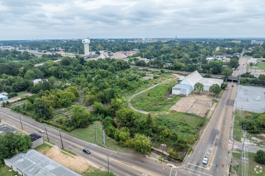 More Photos Of 300 W Monument St, Jackson Manufacturing For Sale