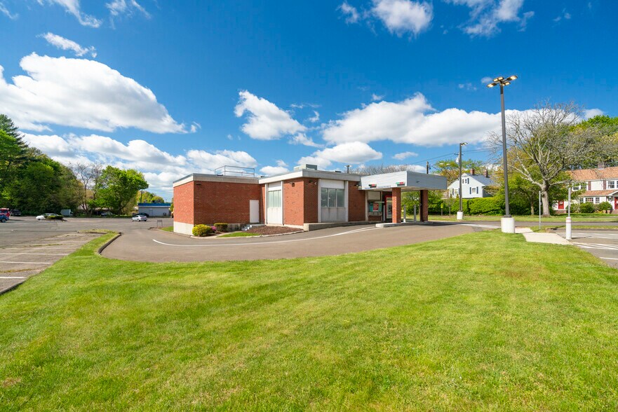 More Photos Of 1697 Whitney Ave, Hamden Drugstore For Lease