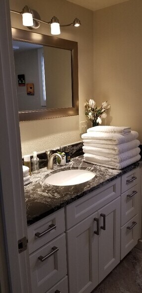 More Photos Of 101-107 S 1st St, La Conner Storefront For Sale