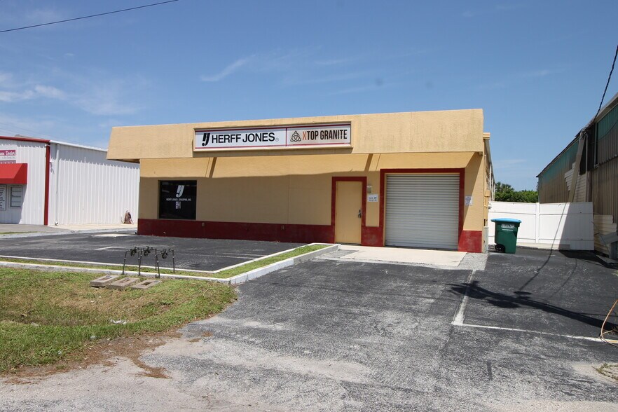 More Photos Of 2126 Andrea Ln, Fort Myers General Retail For Lease