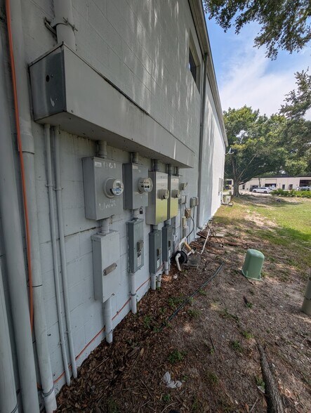 More Photos Of 861 SW Lakehurst Dr, Port Saint Lucie Distribution For Sale