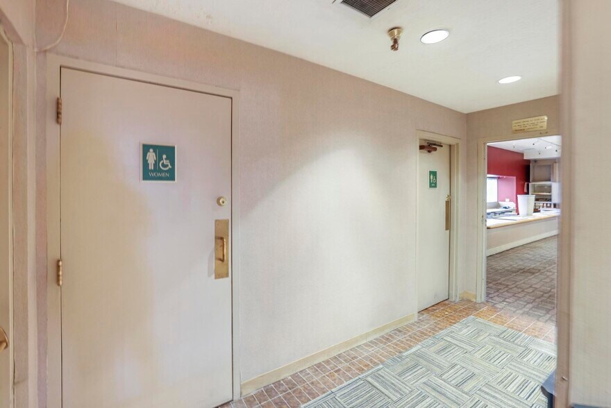 More Photos Of 1351 Blue Lakes N Blvd, Twin Falls Storefront Retail Office For Lease