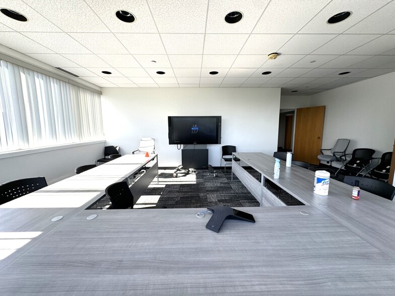 More Photos Of 4 Betty St, Everett Flex For Lease