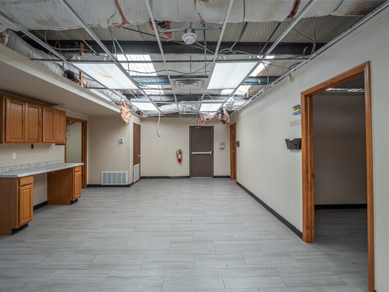 More Photos Of 1101 N Strong Blvd, Mcalester Office For Sale