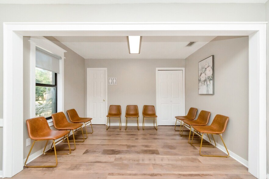 More Photos Of 1962 Spring Hill Ave, Mobile Office For Sale