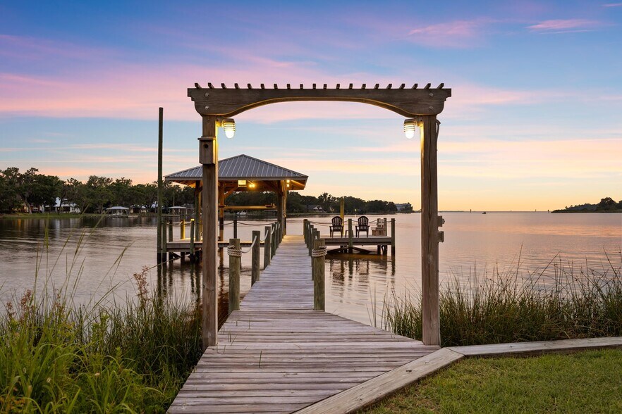 More Photos Of 104 George Ellis Pt, Freeport Land For Sale