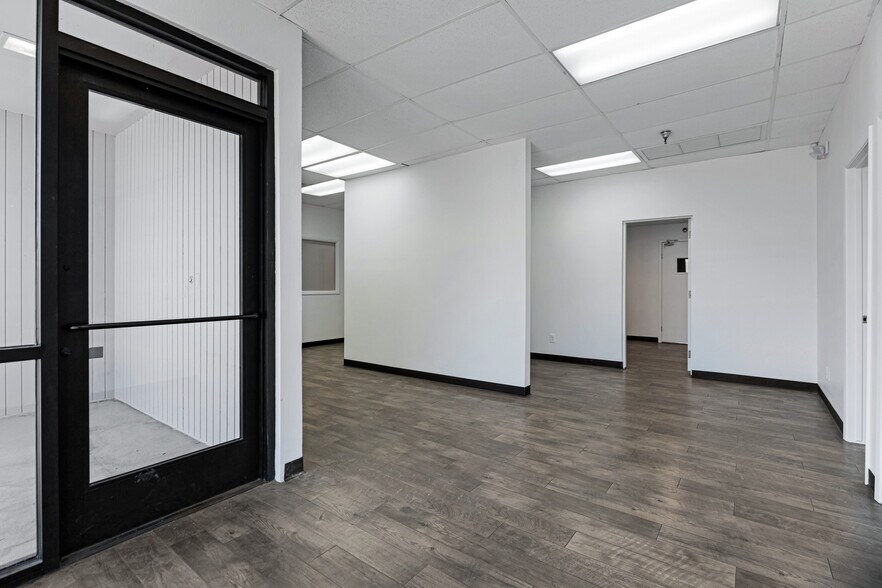 More Photos Of 731 W Fairmont Dr, Tempe Warehouse For Lease